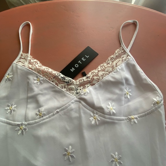 NEW WITH TAGS MOTEL DAISY DRESS🌼 Size Small - Picture 4 of 8